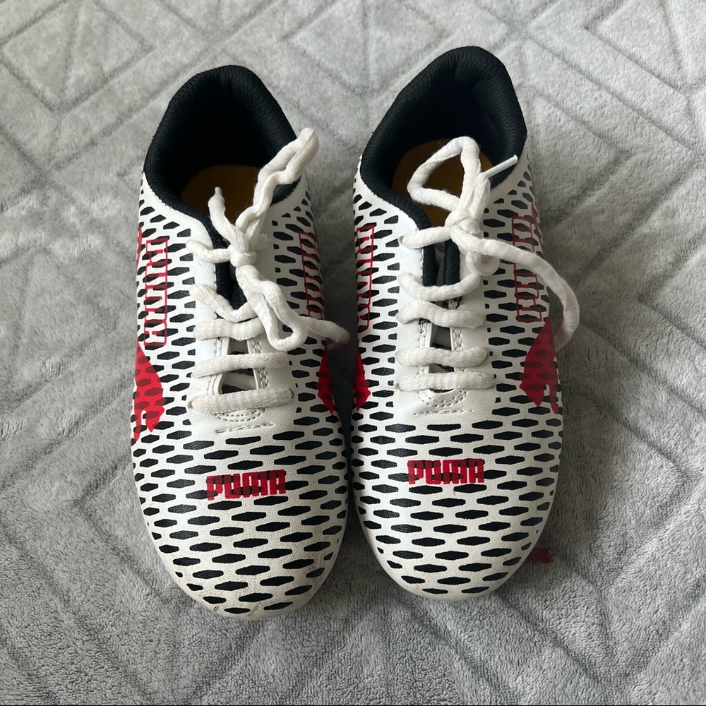 PUMA Unisex’s Kids Soccer Cleats Size 30